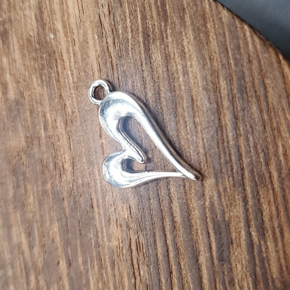 P136 - Picture 1 of 1